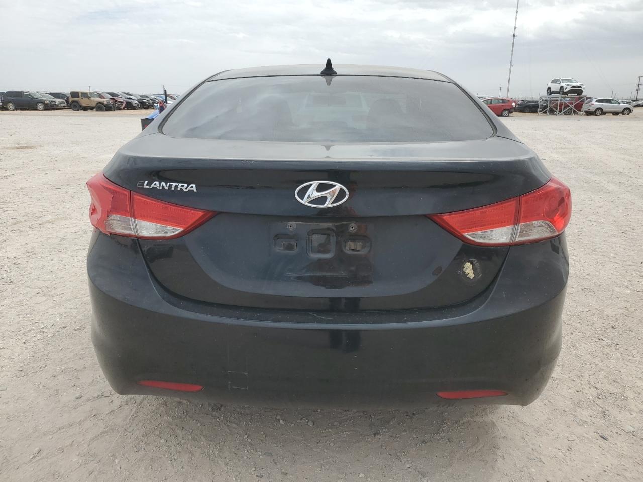 5NPDH4AE6BH040410 2011 Hyundai Elantra Gls