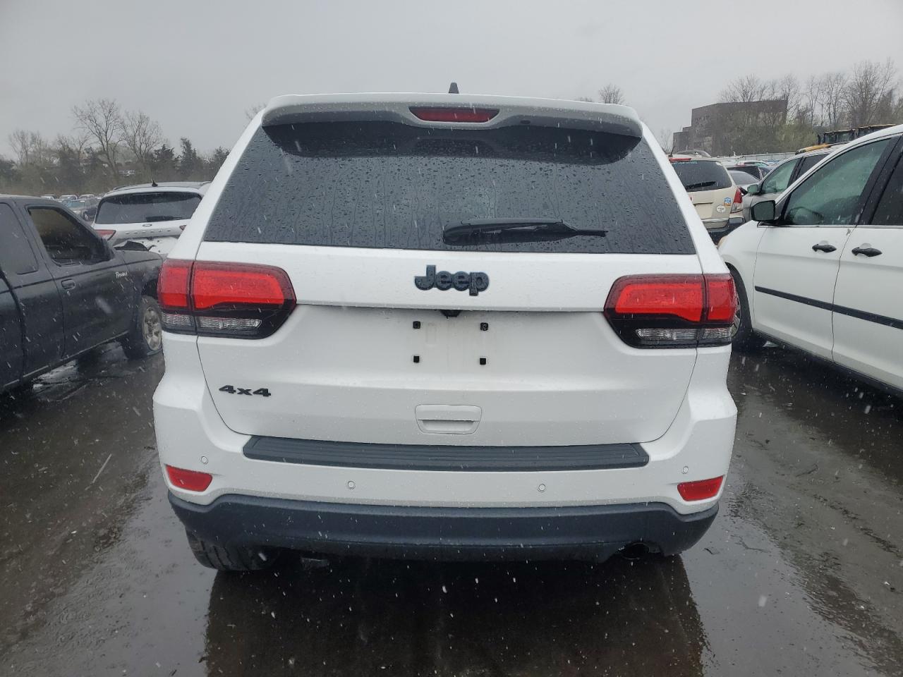 1C4RJFAG3JC483695 2018 Jeep Grand Cherokee Laredo