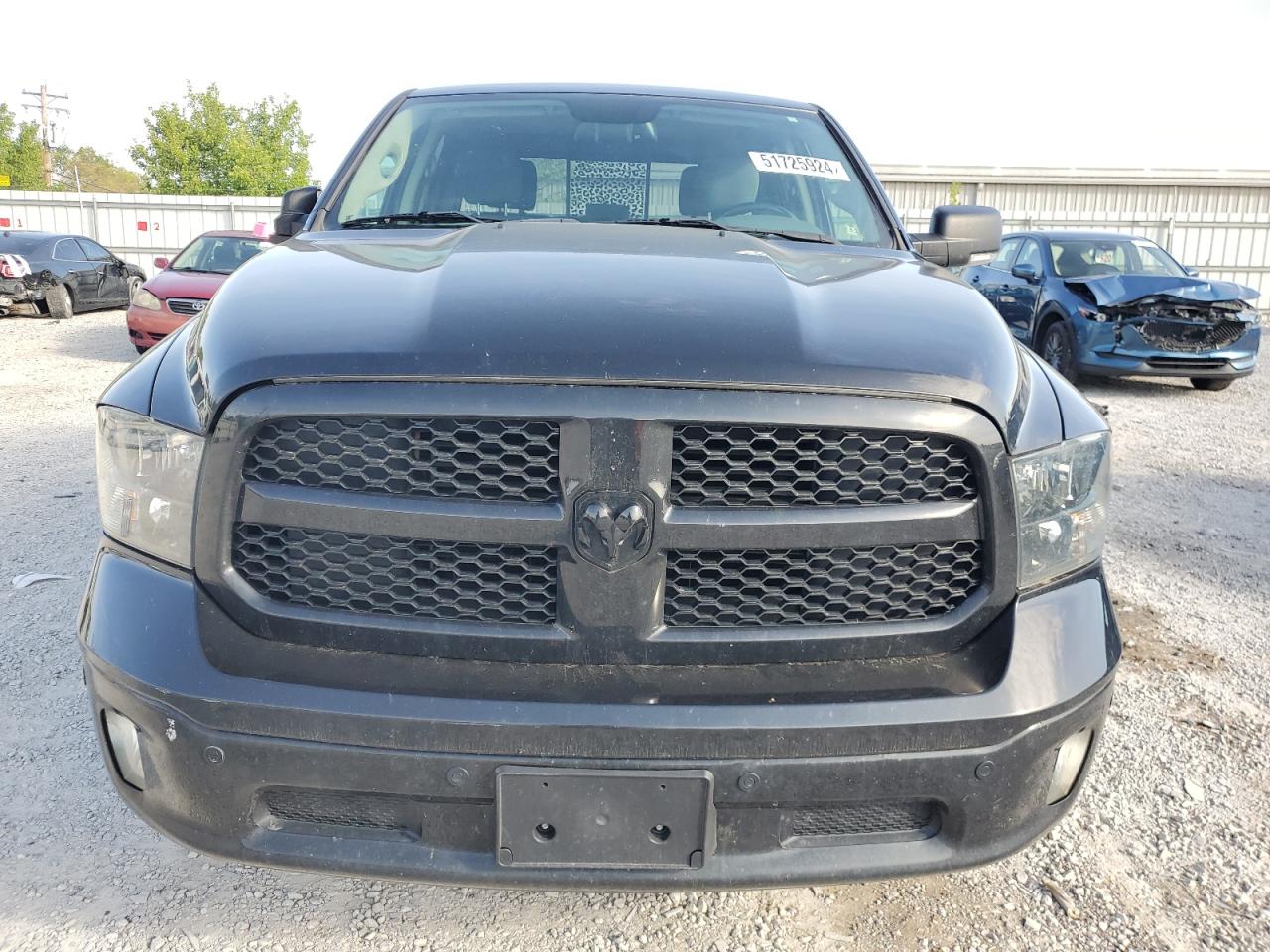 1C6RR7LG3JS327391 2018 Ram 1500 Slt