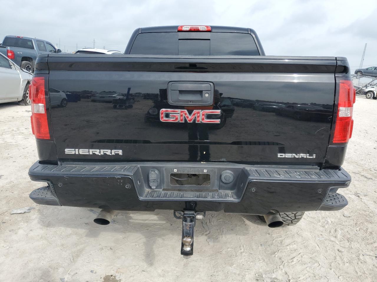 2015 GMC Sierra K1500 Denali vin: 3GTU2WEC9FG258913