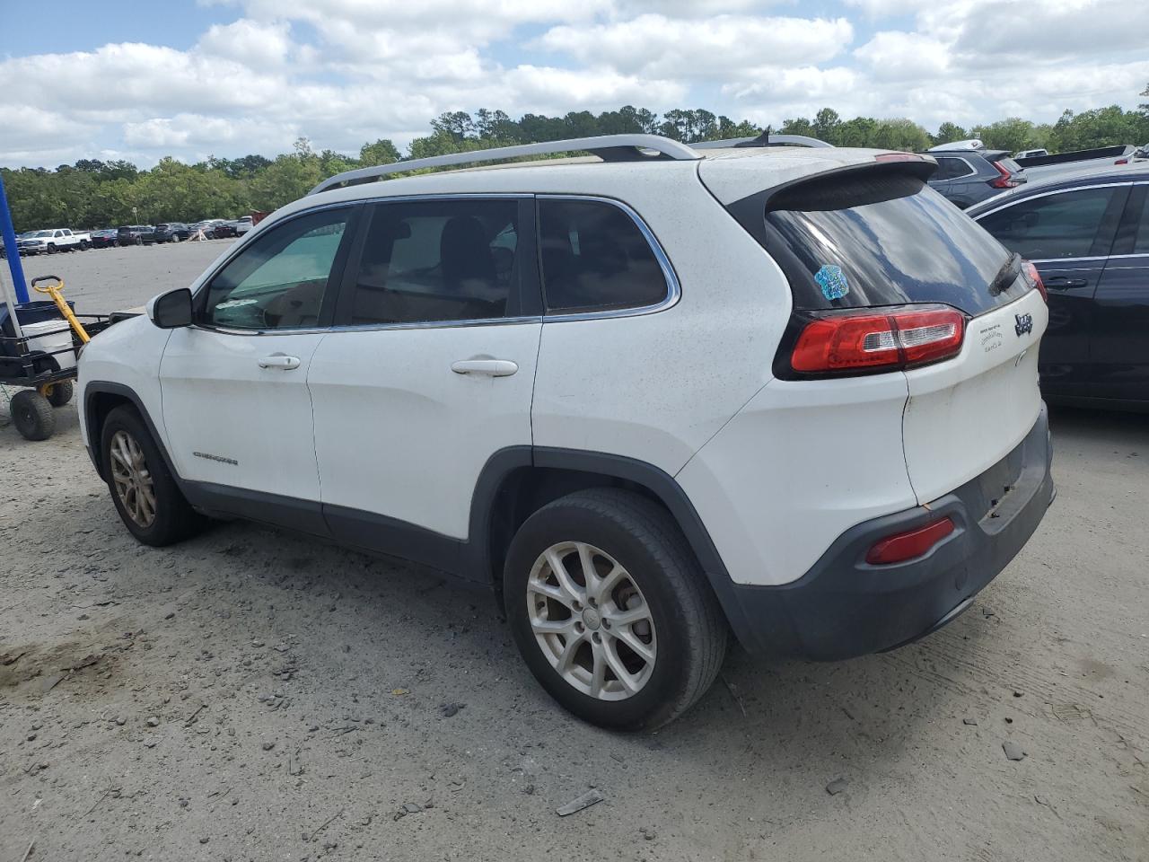 1C4PJLCB2FW695601 2015 Jeep Cherokee Latitude