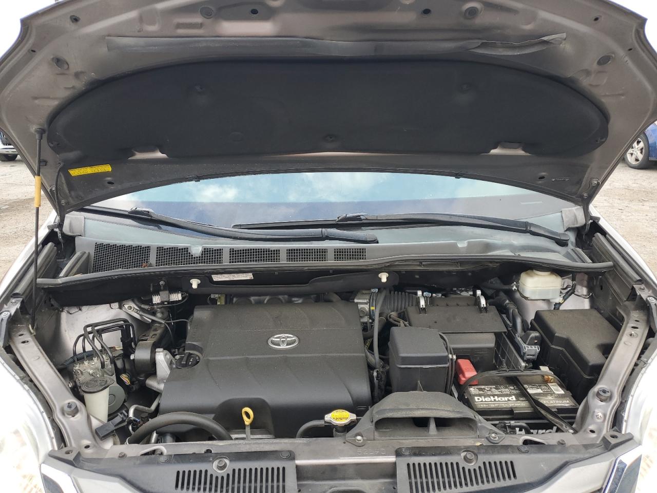 5TDYK3DC0ES415665 2014 Toyota Sienna Xle