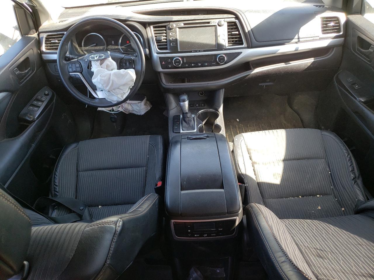 5TDBKRFH9GS300390 2016 Toyota Highlander Le