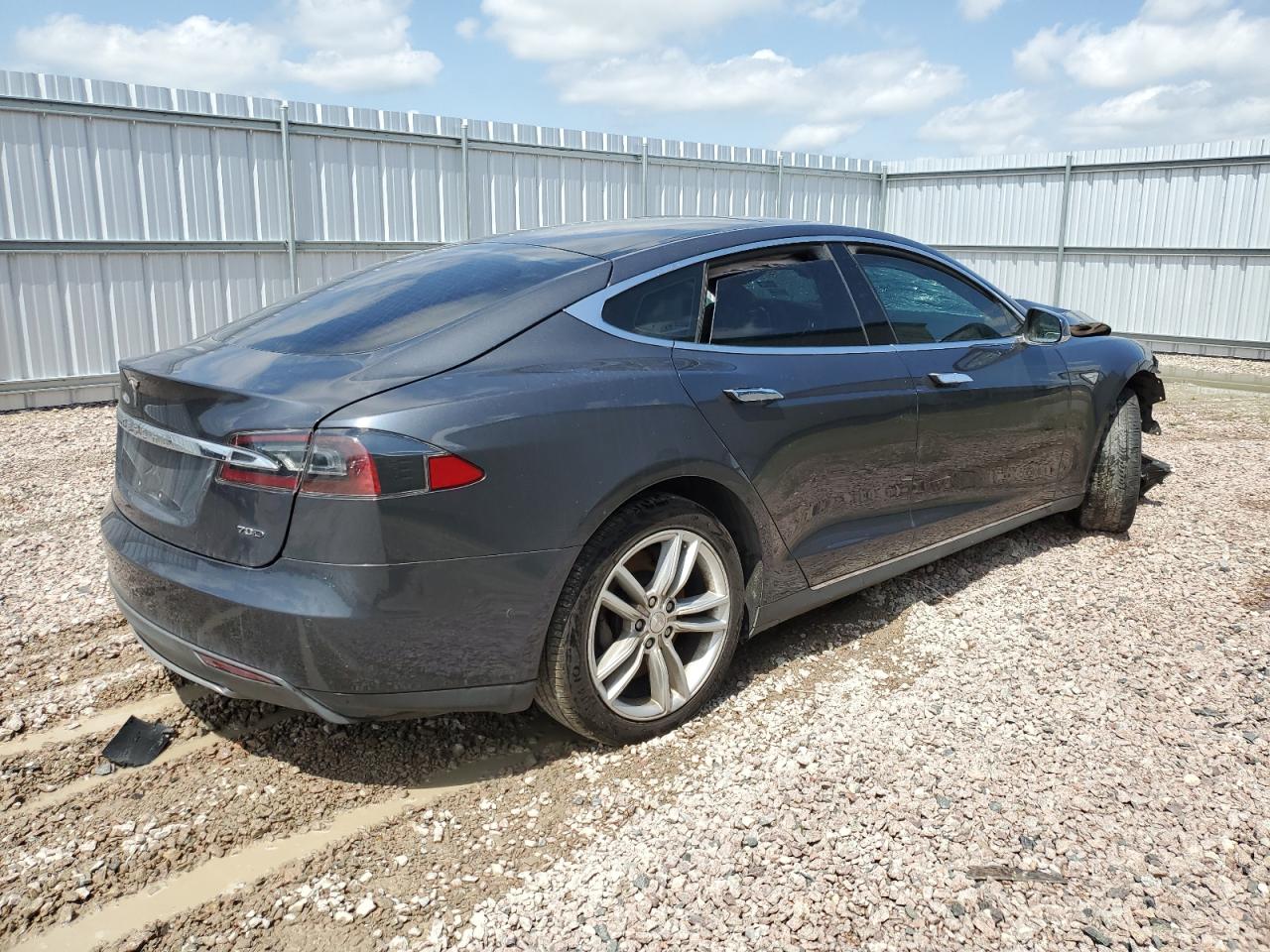 5YJSA1E2XFF118993 2015 Tesla Model S