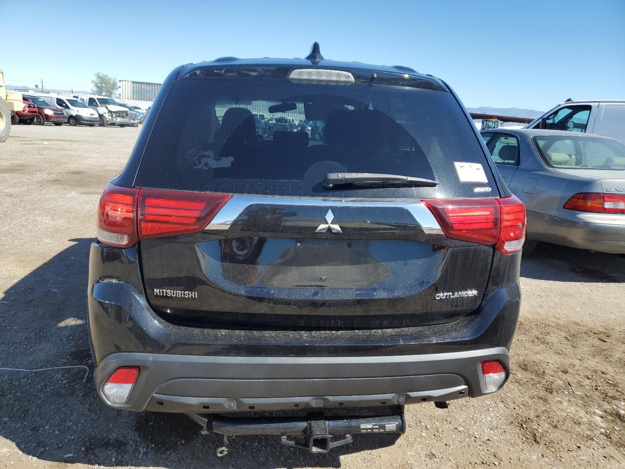 JA4AZ3A39JZ052173 2018 Mitsubishi Outlander Se