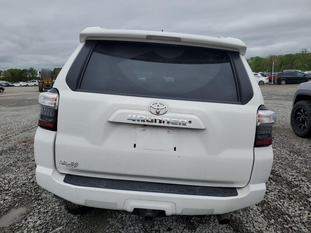 JTEZU5JR0H5151176 2017 Toyota 4Runner Sr5