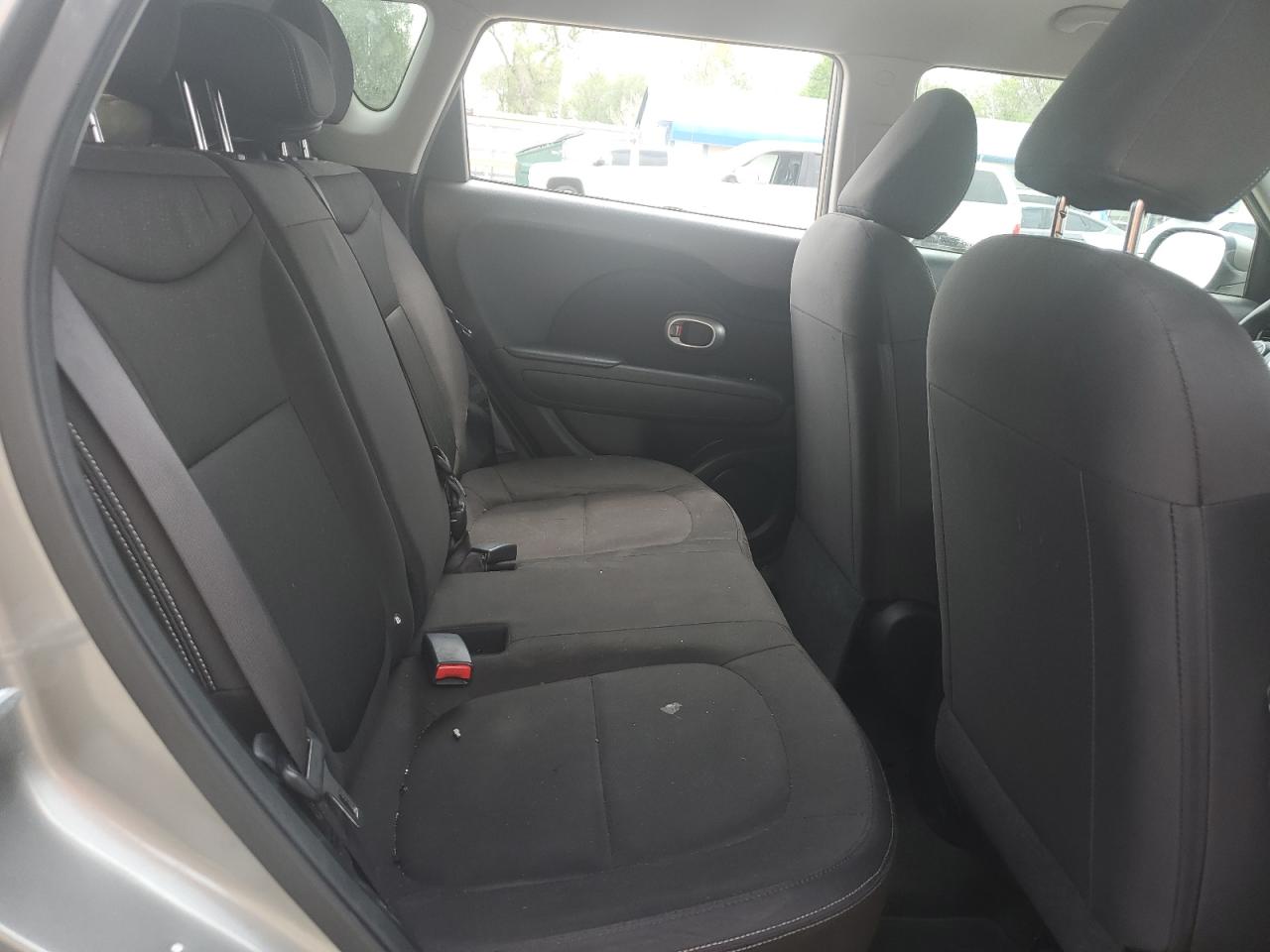 KNDJN2A27G7289588 2016 Kia Soul