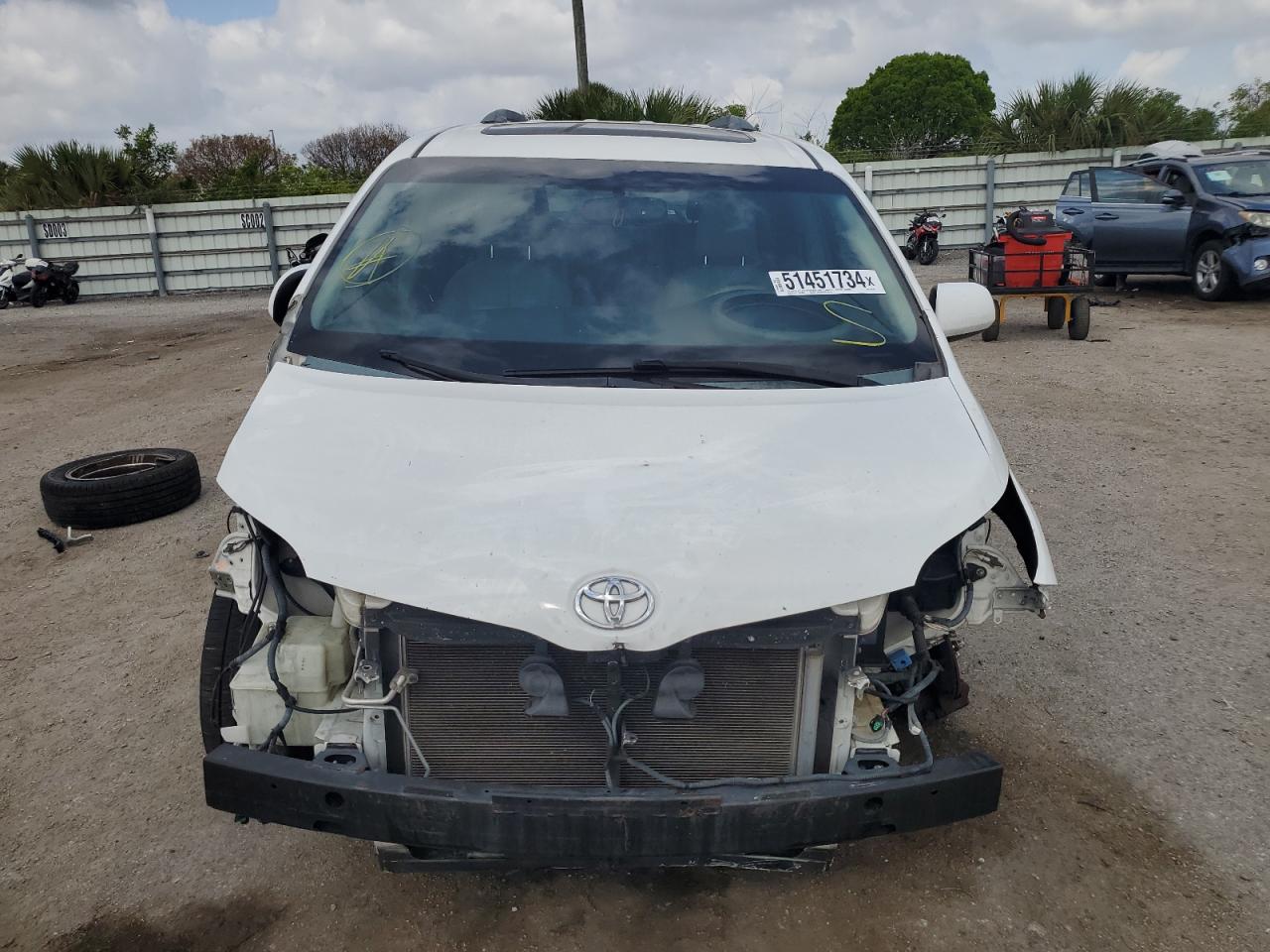 5TDYK3DCXDS280189 2013 Toyota Sienna Xle