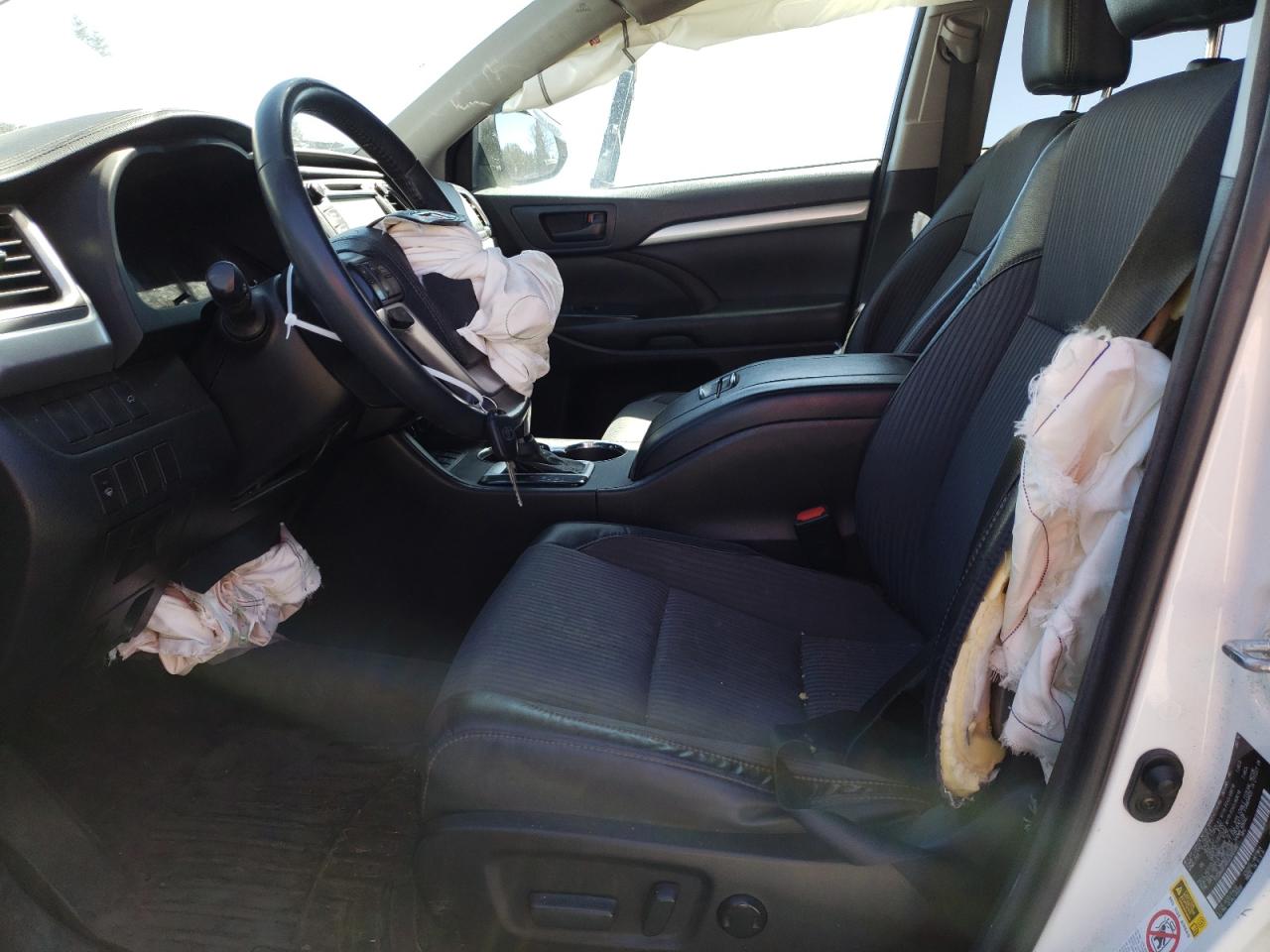 5TDBKRFH9GS300390 2016 Toyota Highlander Le