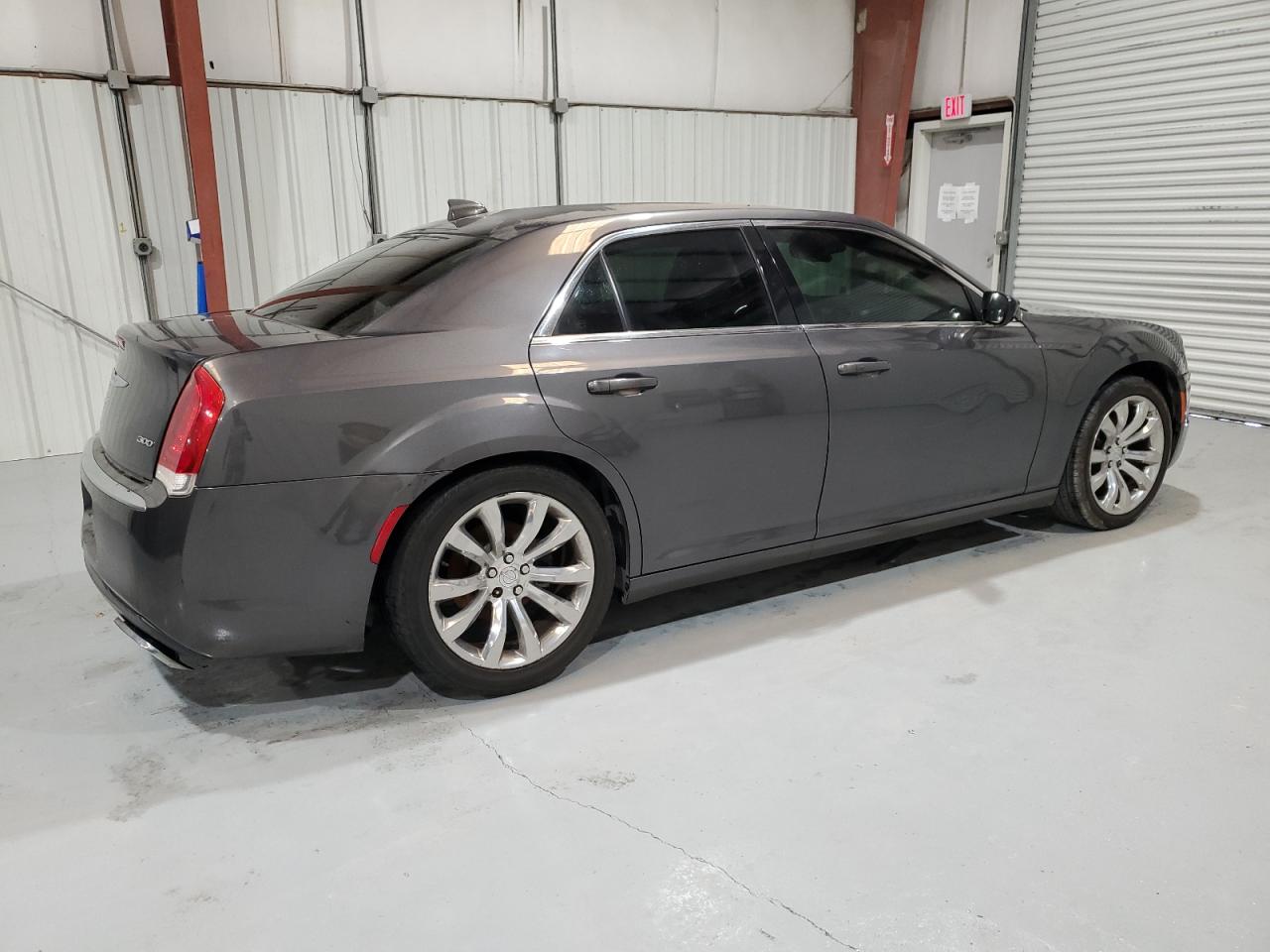 2C3CCAAG3JH265096 2018 Chrysler 300 Touring