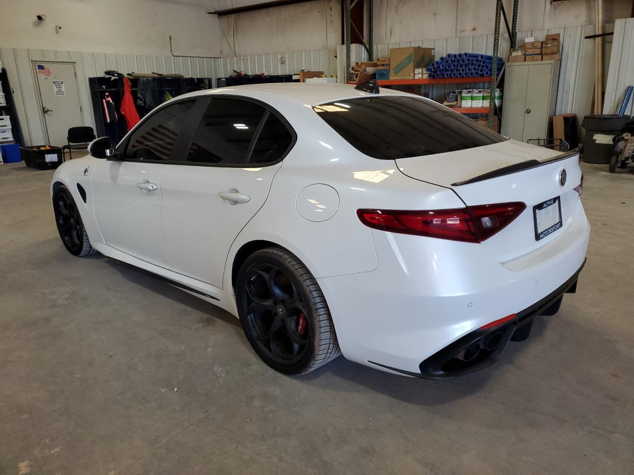 ZARFAEAV9H7552264 2017 Alfa Romeo Giulia Quadrifoglio