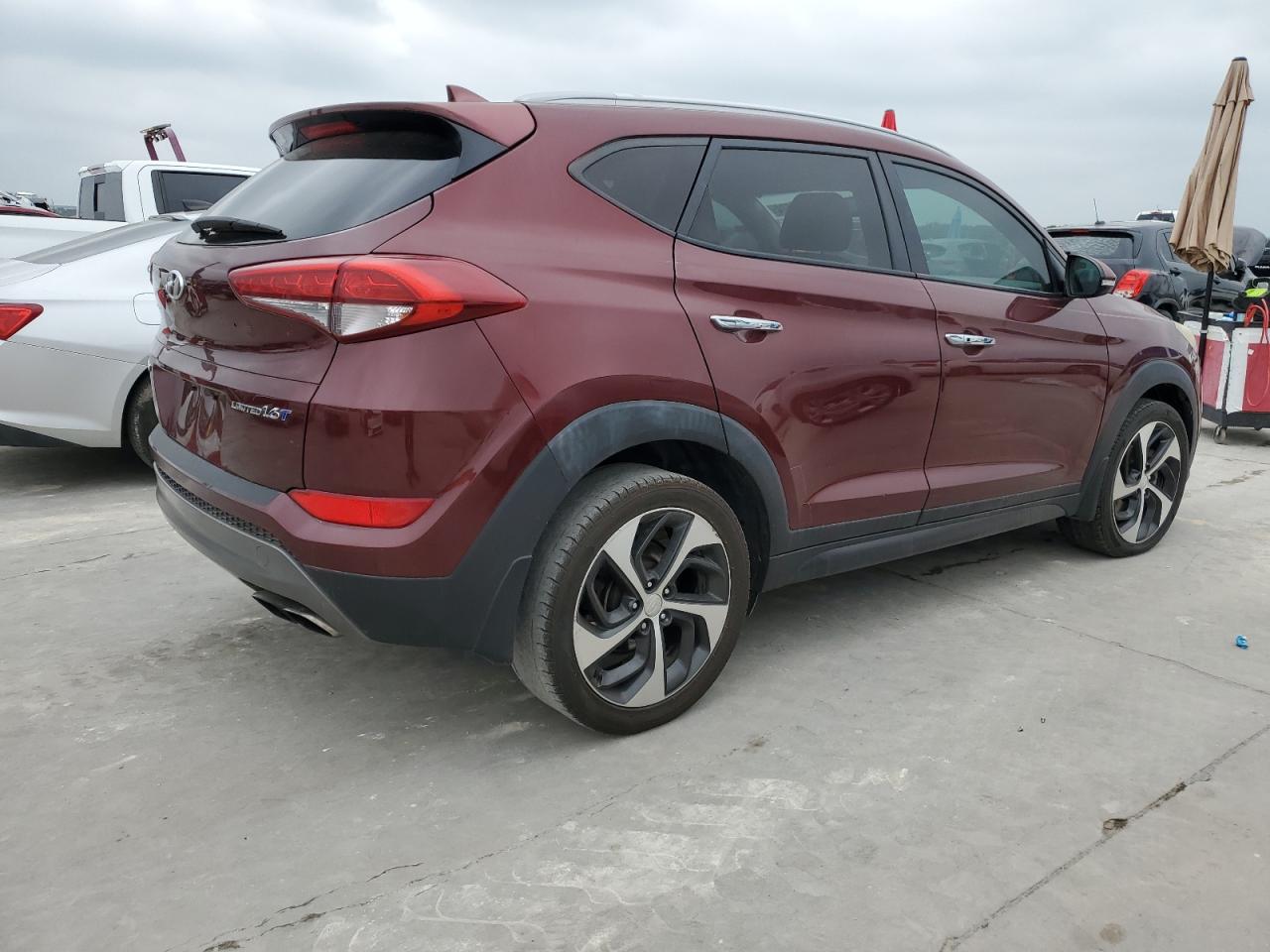 KM8J33A21GU111586 2016 Hyundai Tucson Limited