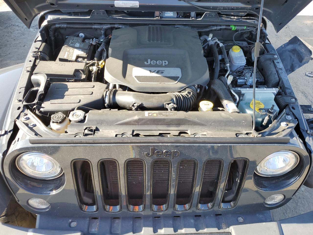 1C4BJWEG7HL695229 2017 Jeep Wrangler Unlimited Sahara