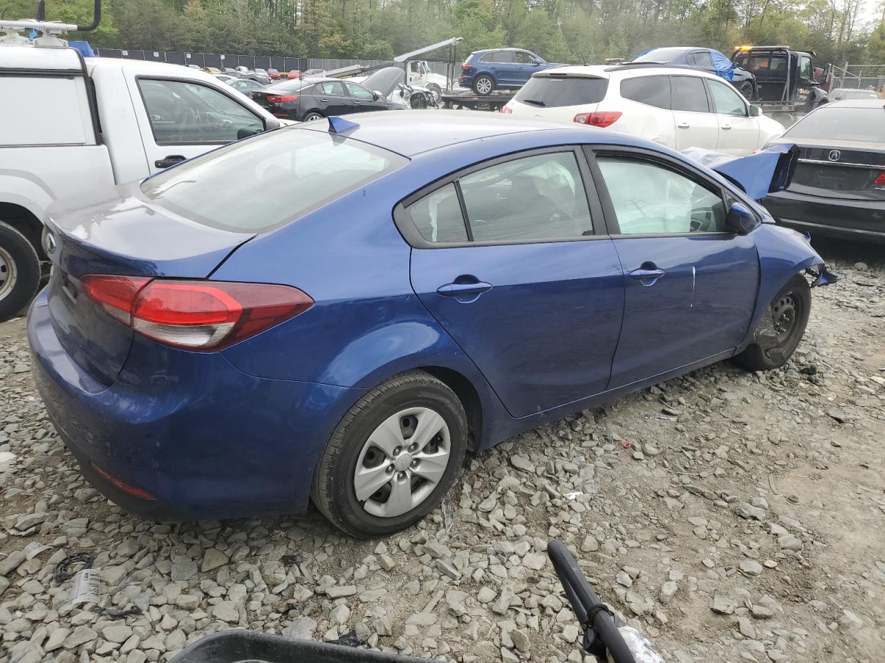 3KPFK4A77HE138564 2017 Kia Forte Lx