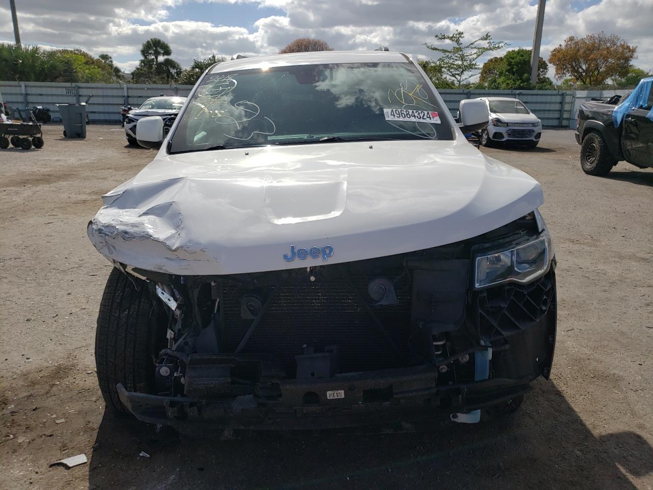 1C4RJFAG7JC106092 2018 Jeep Grand Cherokee Laredo