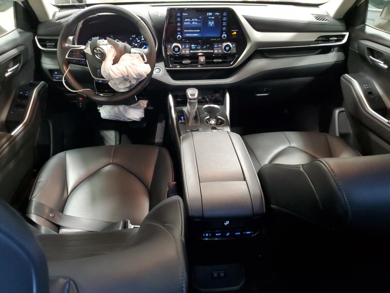 5TDGZRBH3MS547469 2021 Toyota Highlander Xle