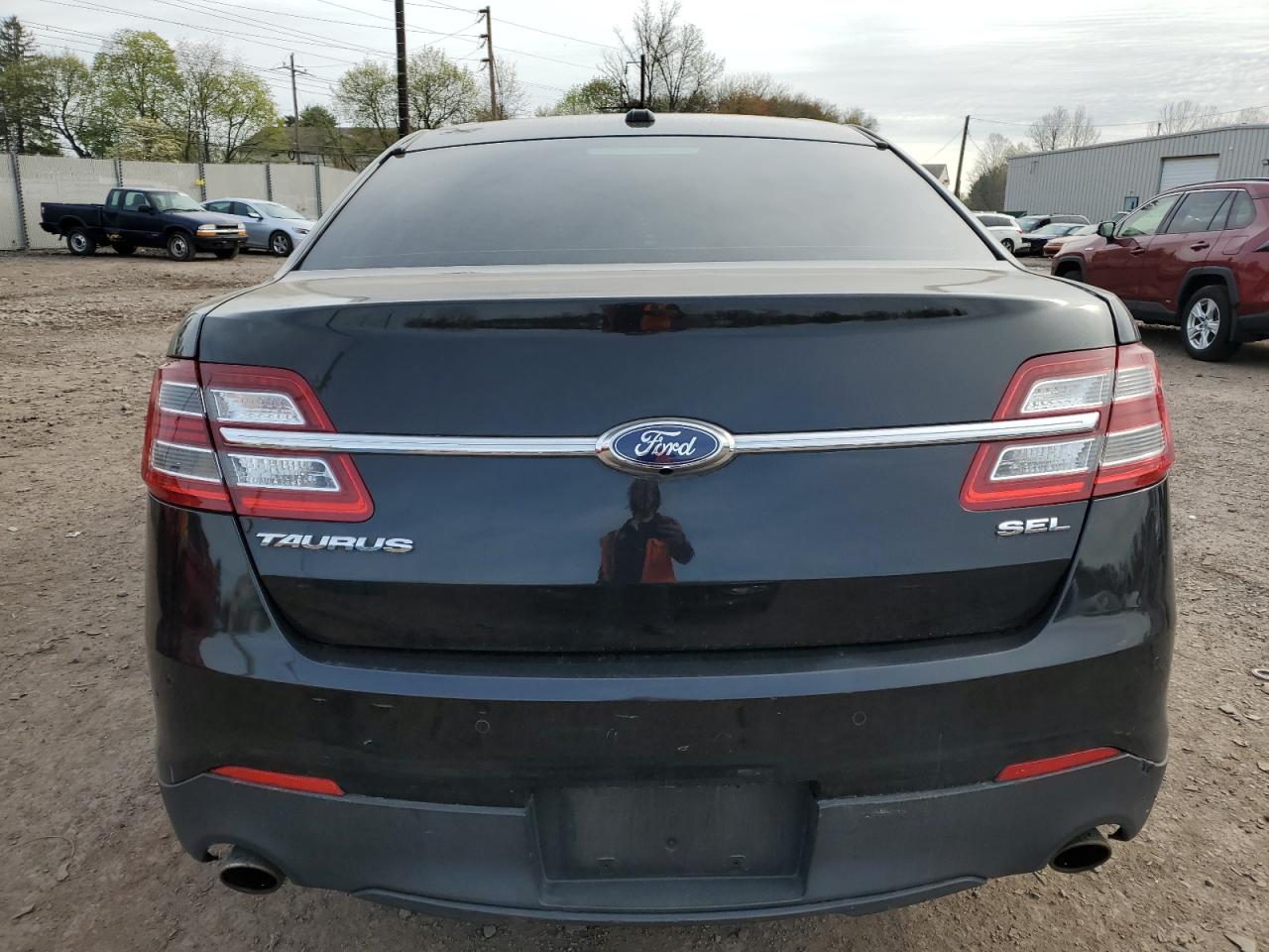 VIN: 1FAHP2E82GG117711 2016 FORD TAURUS