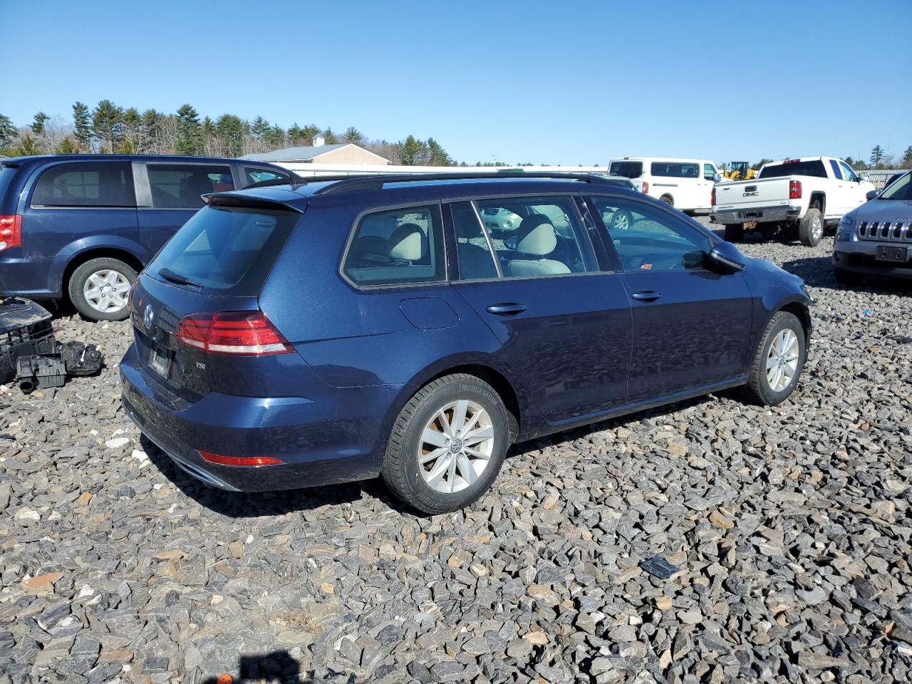 3VW717AU4JM768808 2018 Volkswagen Golf Sportwagen S