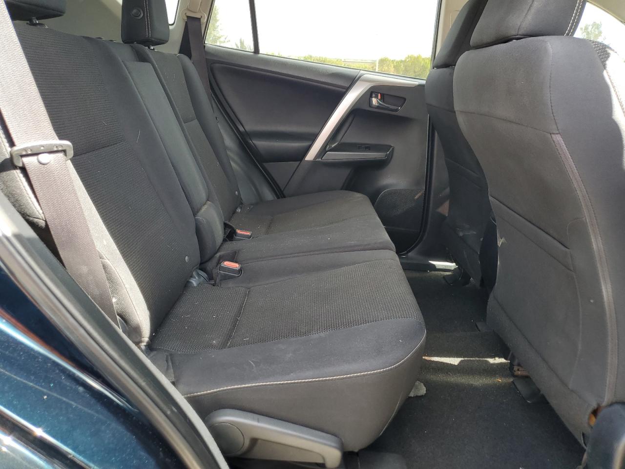 JTMWFREV0HJ111929 2017 Toyota Rav4 Xle