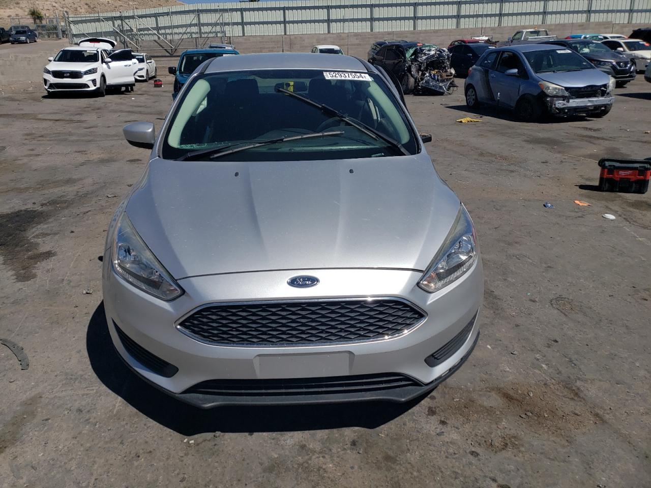 2018 Ford Focus Se vin: 1FADP3F28JL288430