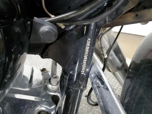 2011 HARLEY-DAVIDSON FLHX - 1HD1KBM16BB658408
