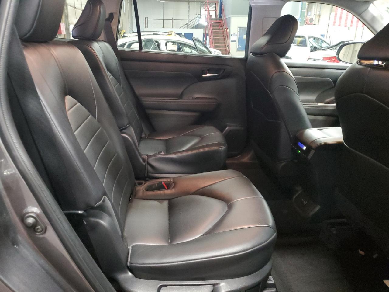 5TDGZRBH3NS597256 2022 Toyota Highlander Xle