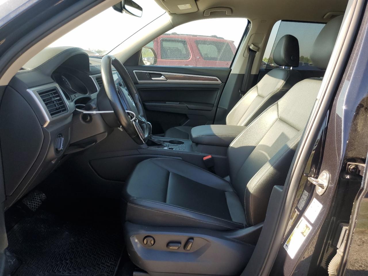 1V2DR2CA1JC548255 2018 Volkswagen Atlas Se