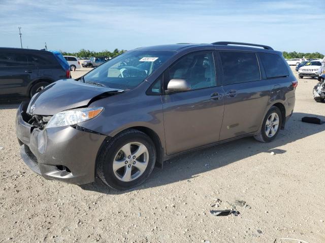 Lot #2503652557 2016 TOYOTA SIENNA LE salvage car