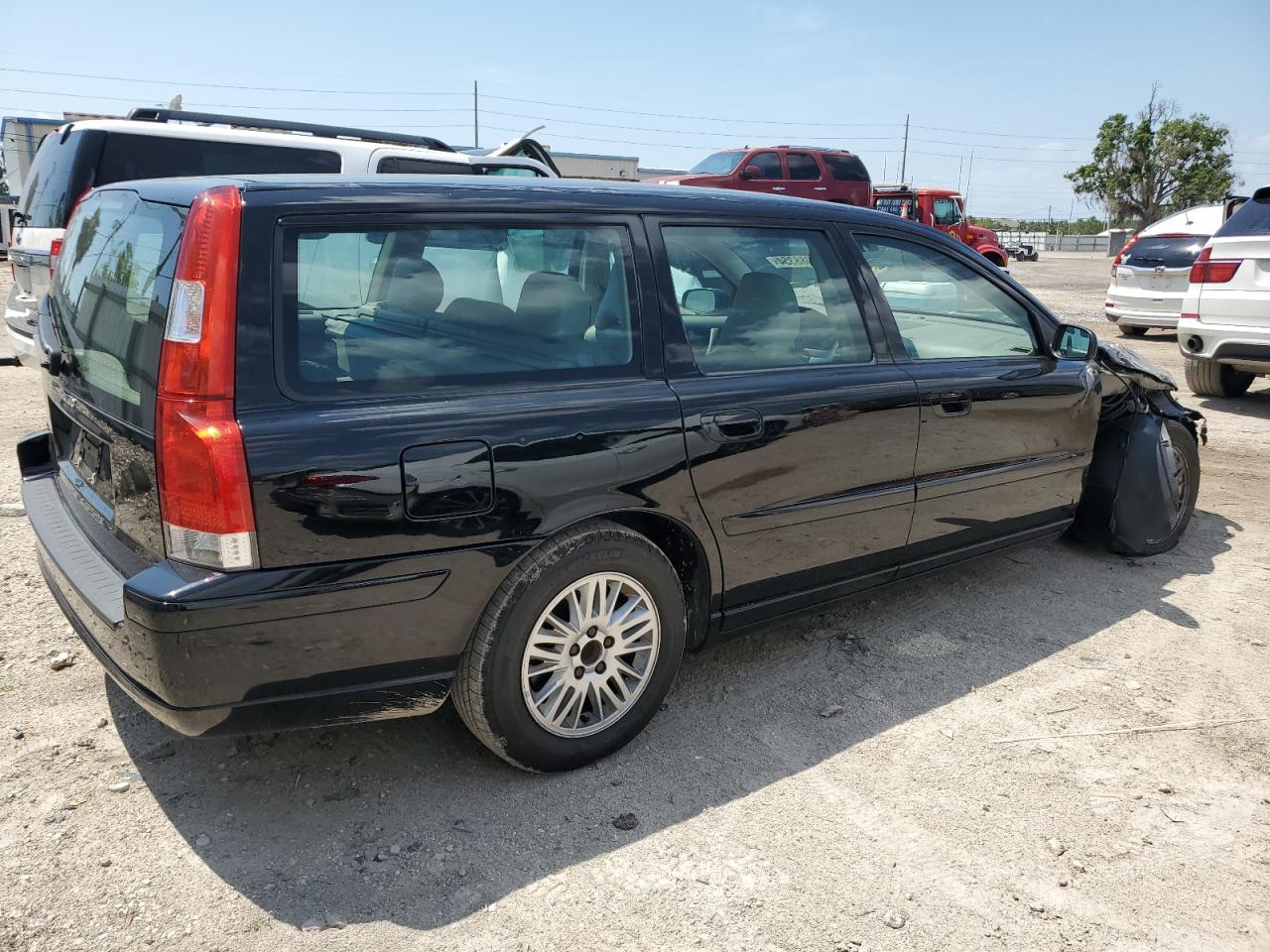 YV1SW612352468210 2005 Volvo V70