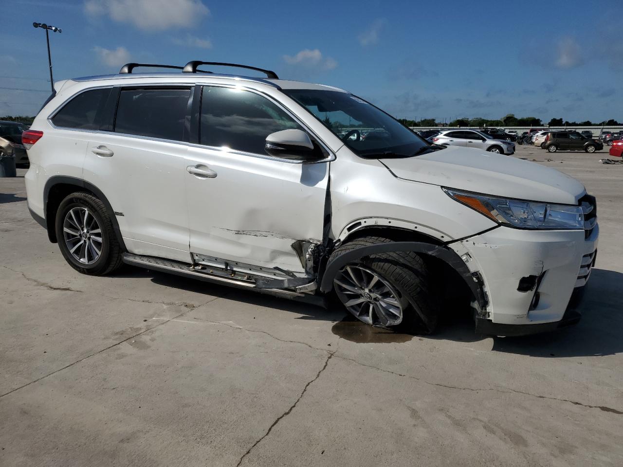 5TDKZRFH1JS279635 2018 Toyota Highlander Se