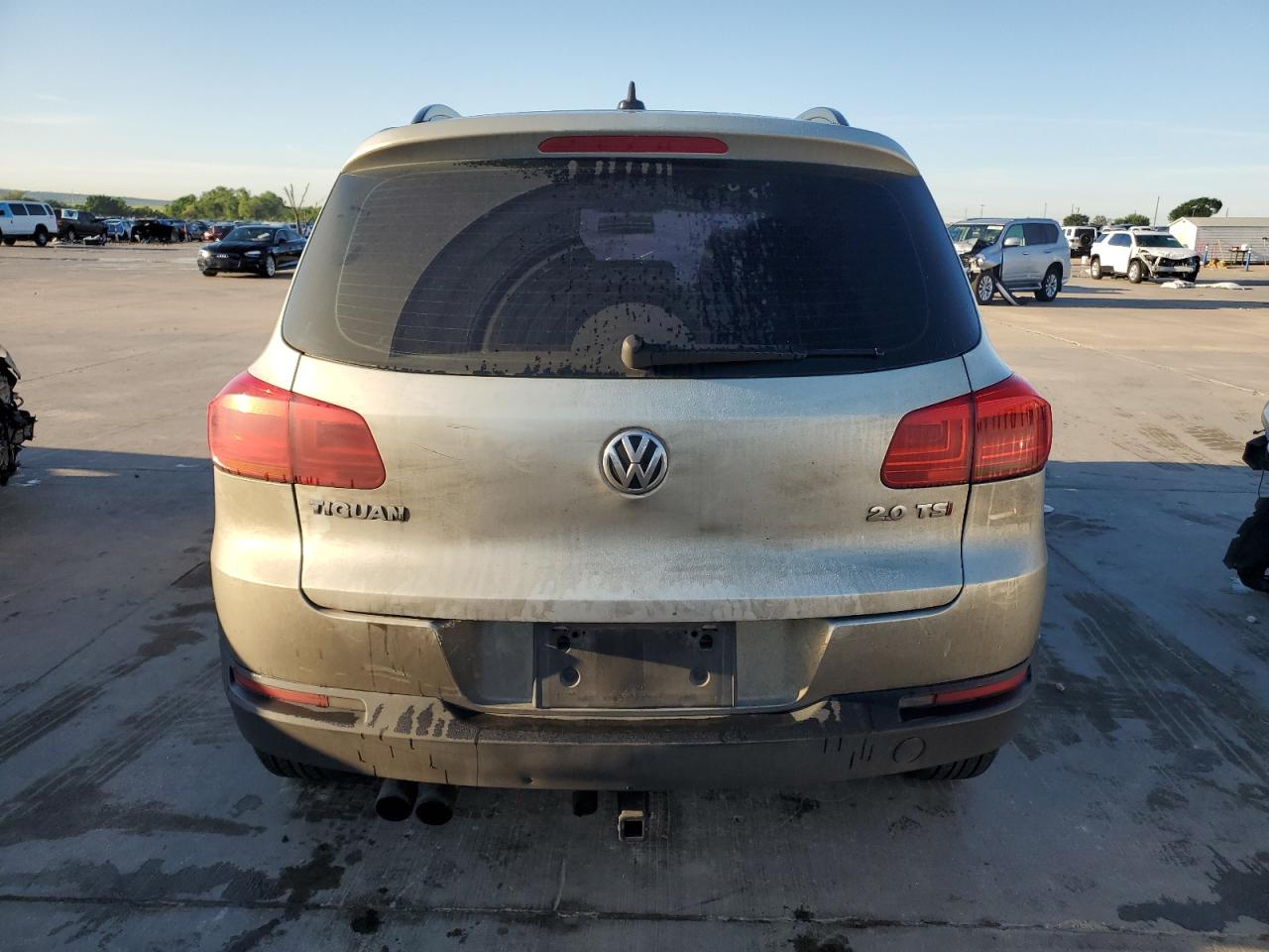 2015 Volkswagen Tiguan S vin: WVGAV7AX1FW556054