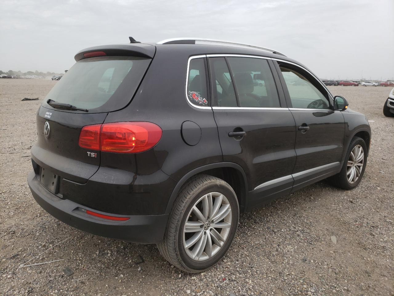 WVGAV7AX4GW575490 2016 Volkswagen Tiguan S