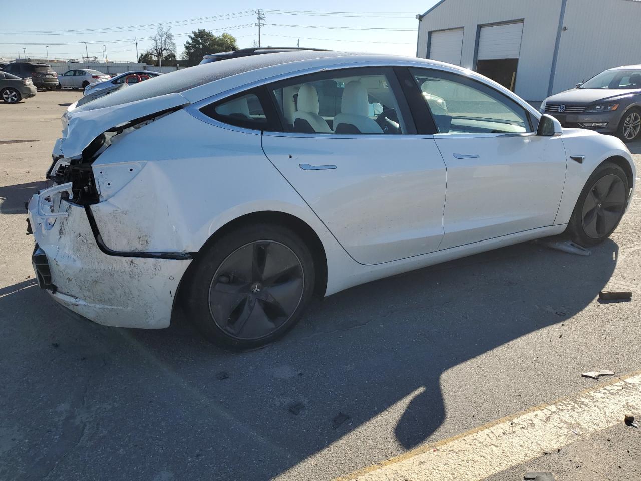 2018 Tesla Model 3 vin: 5YJ3E1EB6JF122282