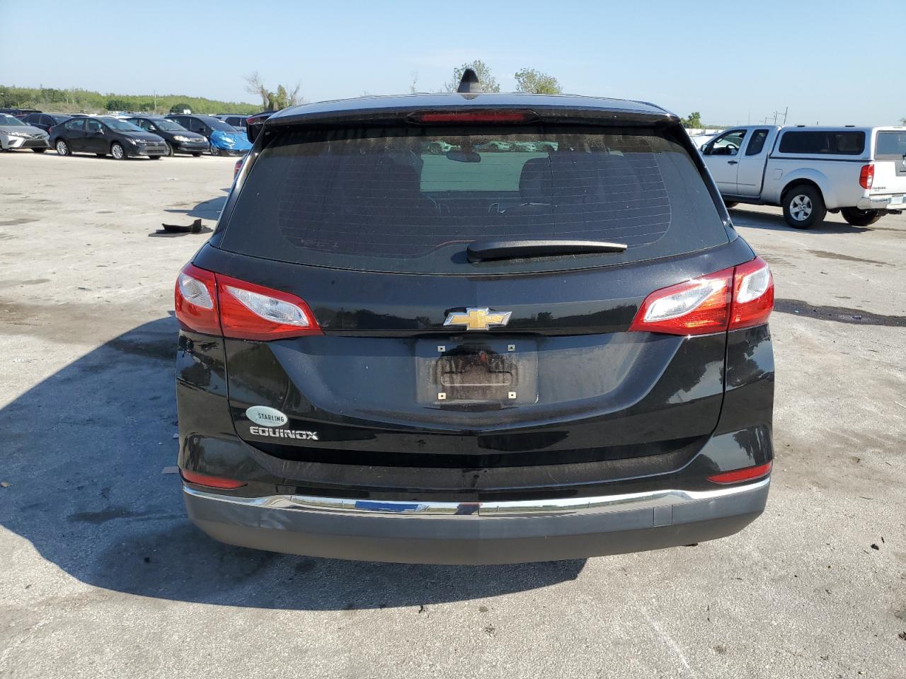 2GNAXHEV1J6328322 2018 Chevrolet Equinox Ls