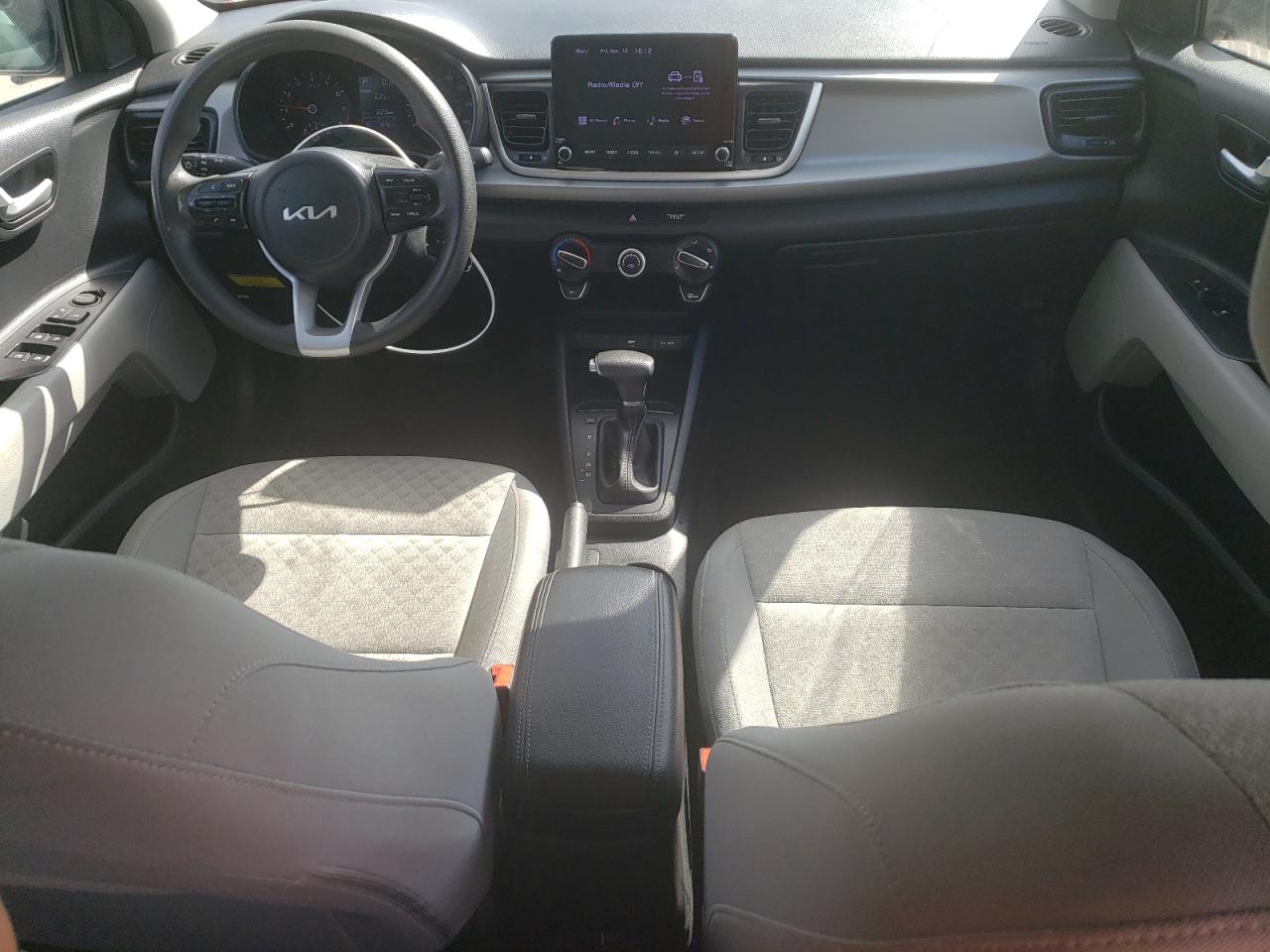 3KPA24AD0NE453587 2022 Kia Rio Lx