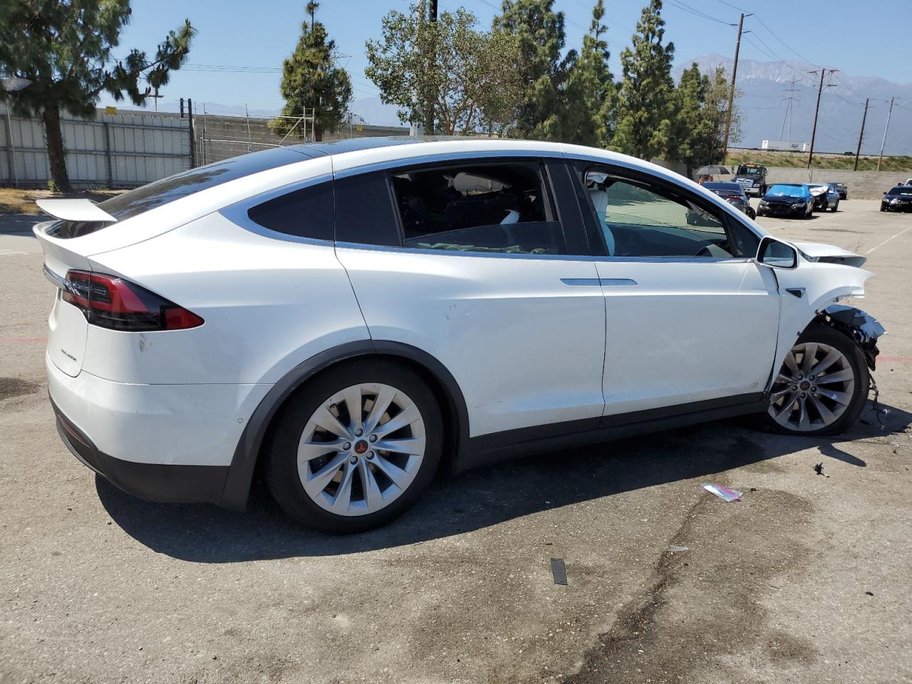 2019 Tesla Model X vin: 5YJXCAE27KF183813