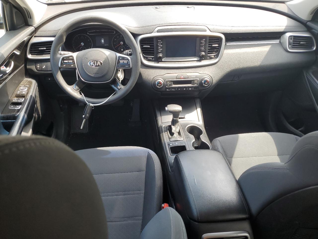 5XYPGDA54KG440568 2019 Kia Sorento Lx