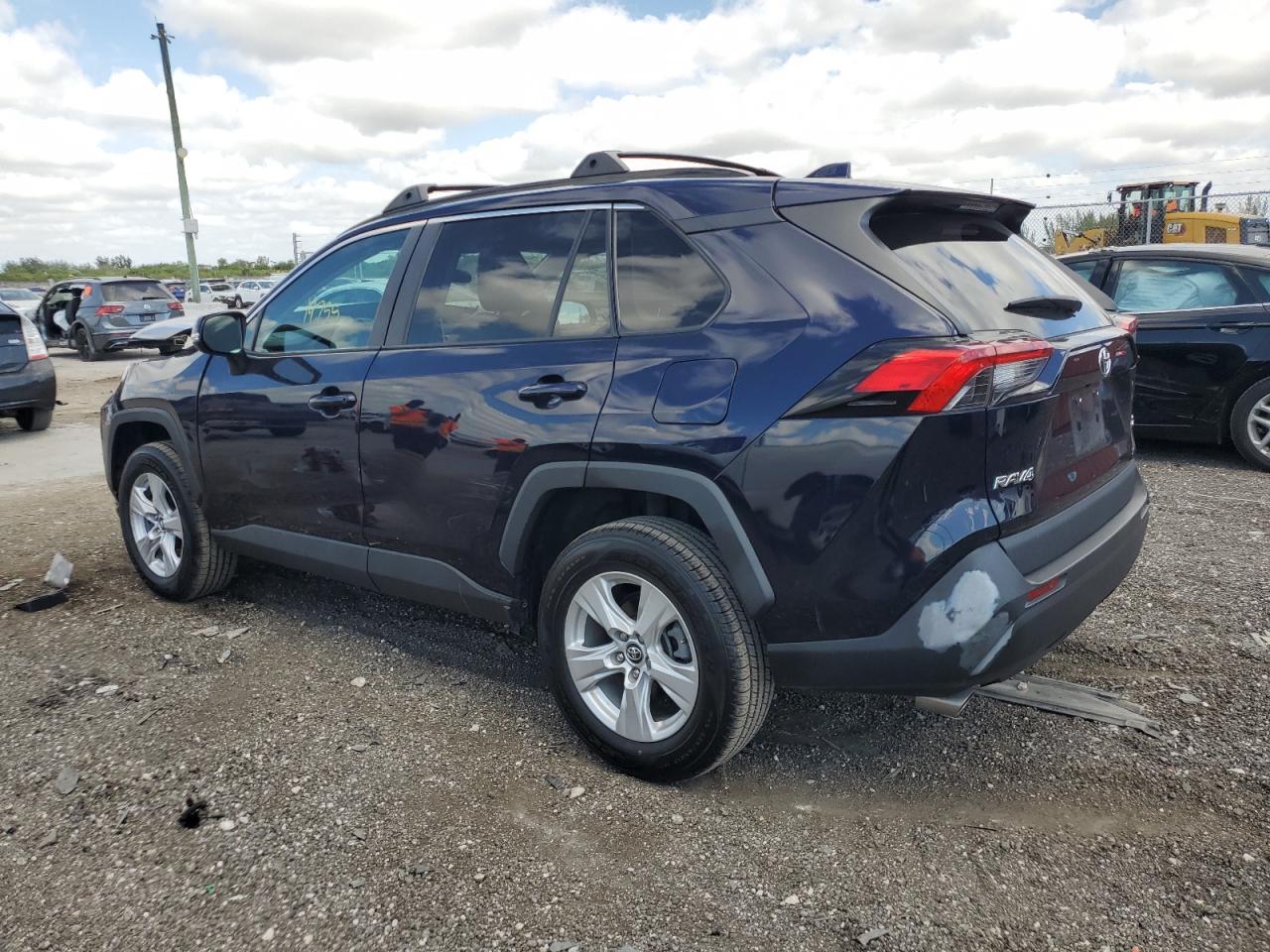 2T3W1RFV4MC086642 2021 Toyota Rav4 Xle