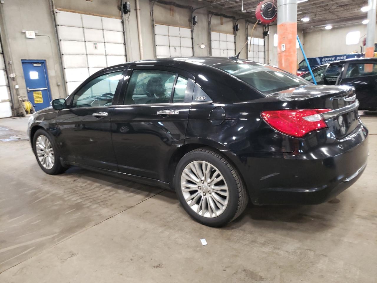 1C3BC2FG8BN571827 2011 Chrysler 200 Limited