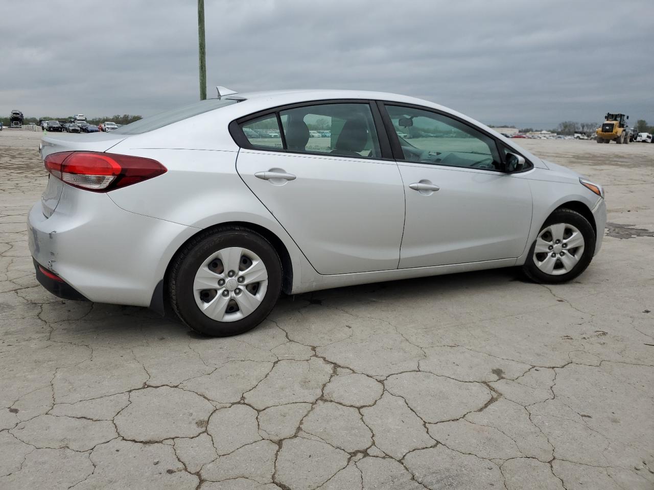 3KPFK4A72JE233992 2018 Kia Forte Lx