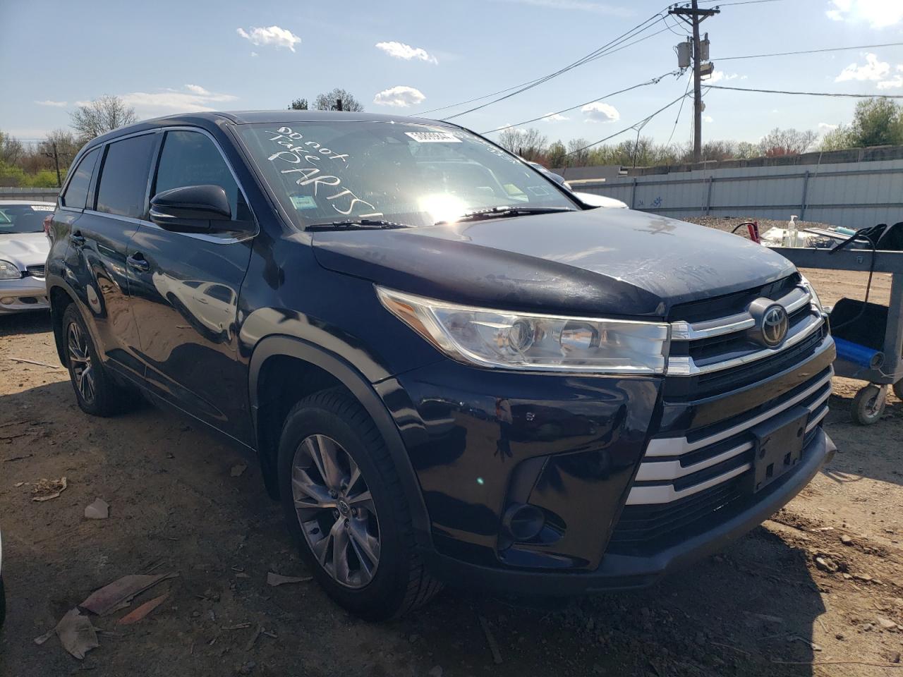 5TDBZRFH6HS367560 2017 Toyota Highlander Le