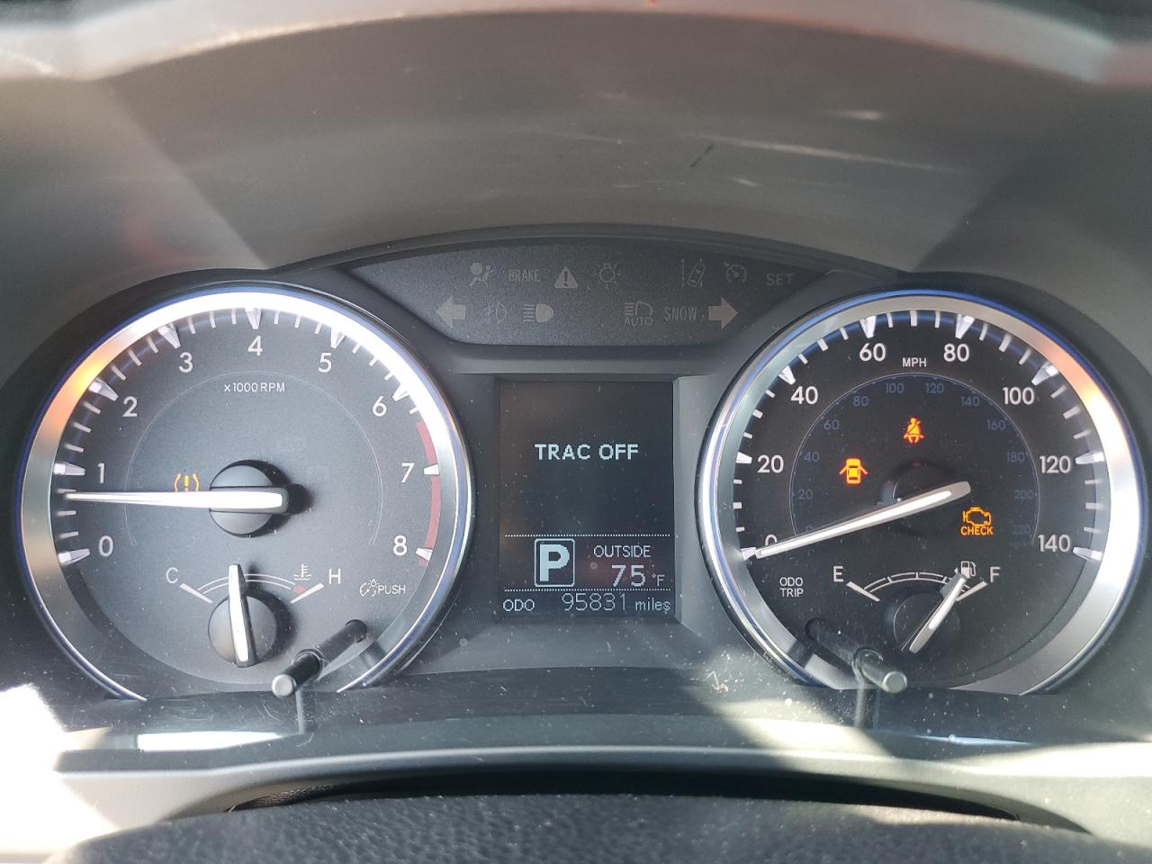 5TDZKRFH8FS054770 2015 Toyota Highlander Le