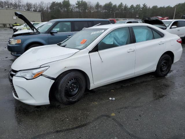 Lot #2486980383 2015 TOYOTA CAMRY LE salvage car