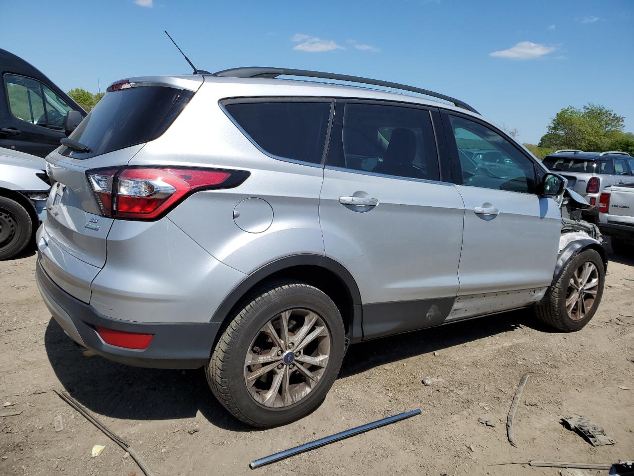 1FMCU0GD2JUD23174 2018 Ford Escape Se