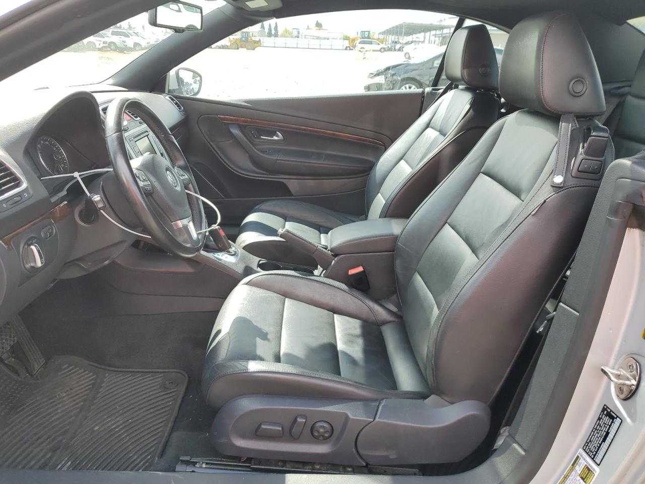 WVWFW7AH2CV008663 2012 Volkswagen Eos Lux