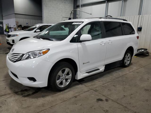 Lot #2501439300 2017 TOYOTA SIENNA LE salvage car