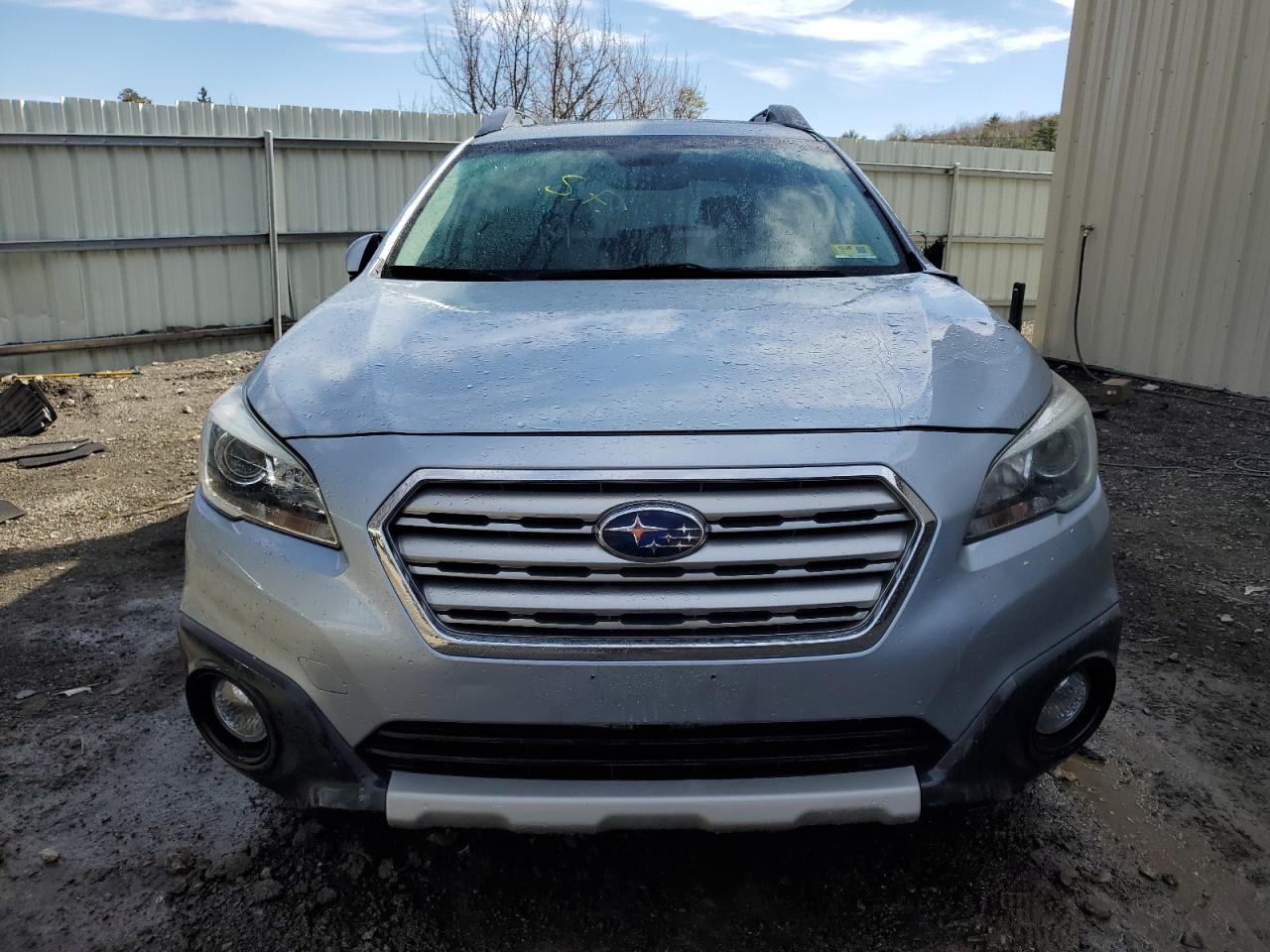 2015 Subaru Outback 3.6R Limited vin: 4S4BSENC7F3349968