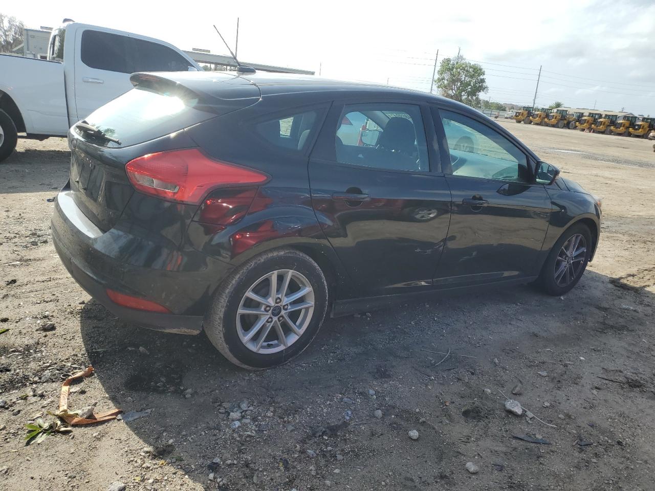 1FADP3K20GL217365 2016 Ford Focus Se