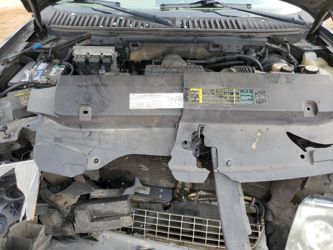 1FMFU18595LA47162 2005 Ford Expedition Eddie Bauer