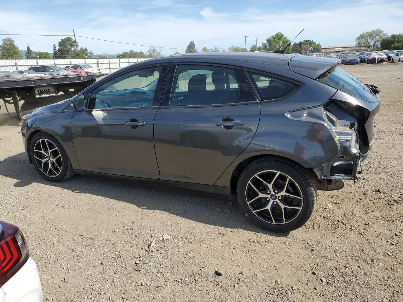 2017 Ford Focus Sel vin: 1FADP3M22HL263696